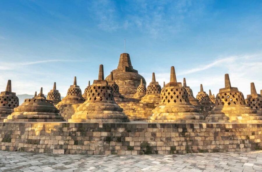From Yogyakarta: Borobudur Sunrise Half Day Tour with Pickup - Driver and guide quality, the human factor that shapes the day