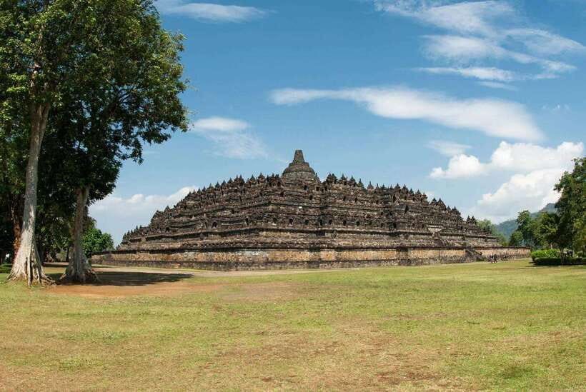 From Yogyakarta: Borobudur Trip with Guided Tour Options - Entrance fees, structure access, and the Monday temple rule