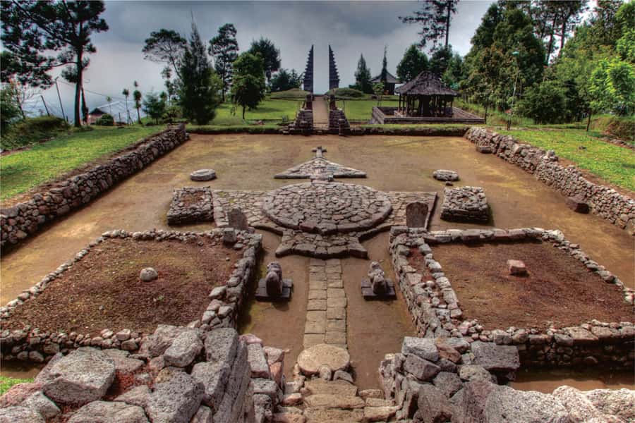 From Yogyakarta: Cetho, Sukuh Erotic Temple and Solo City - Cetho Temple: A Mountain-Side Hindu Stop with Atmosphere