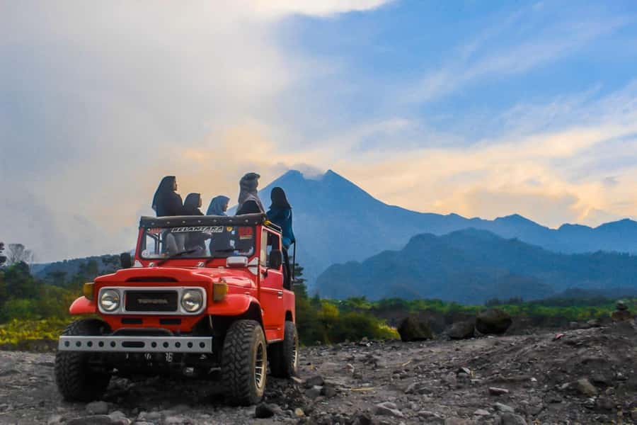 From Yogyakarta : Merapi volcano guided Tour with Jeep - From Yogyakarta pickup to Jeep base camp, the day gets moving fast