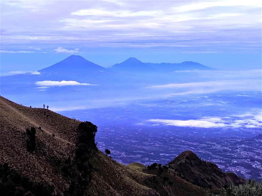 From Yogyakarta: Mount Merbabu One Day Hiking Tour - Descending back to basecamp, why traction is everything