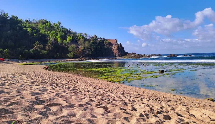 From Yogyakarta: Pengilon Hill and Hidden Beach - Pengilon Hill Walk: 30 Minutes to a Sea-Meeting Summit