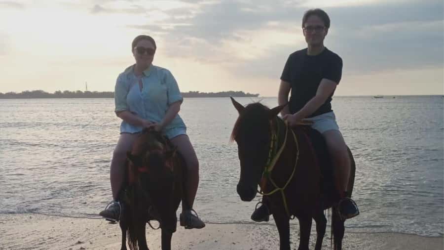 Gili Air: 1-Hour Horse Riding Adventure - Where You Start, and How the Morning or Evening Rhythm Plays Out