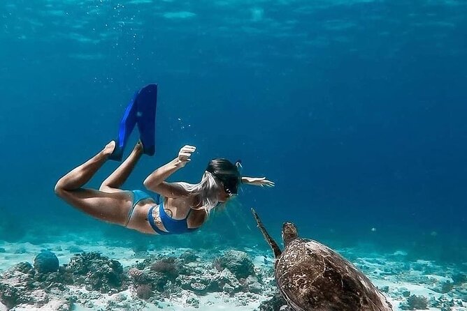Gili Island Snorkeling Trip - Gili Trawangan, Gili Meno, & Gili Air, From Lombok - Stop 4 on Gili Meno Beach: Statue Ring Point and the Photo Factor