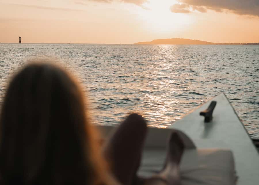 Gili Islands: 4-in-1 Catamaran Snorkeling Experience - Buffet meals onboard: why food matters on a half-day cruise