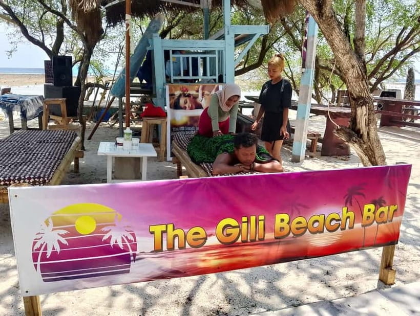 Gili Trawangan: Beach Massage with Sunset and Cocktail - Balinese vs Lombok massage: how to choose your style