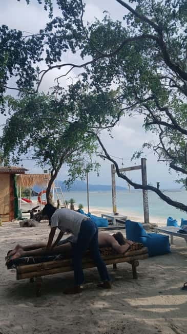 Gili Trawangan: Beach Massage with Sunset and Cocktail - Comfort and bed setup: what to watch for on the sand