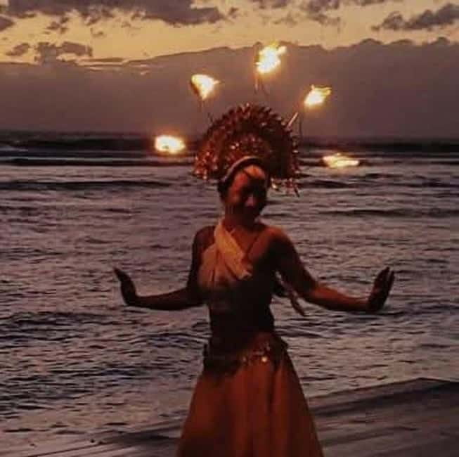 Gili Trawangan: Experience The Gili Fireshow with Cocktail - Dinner and extra drinks, without ruining your evening rhythm
