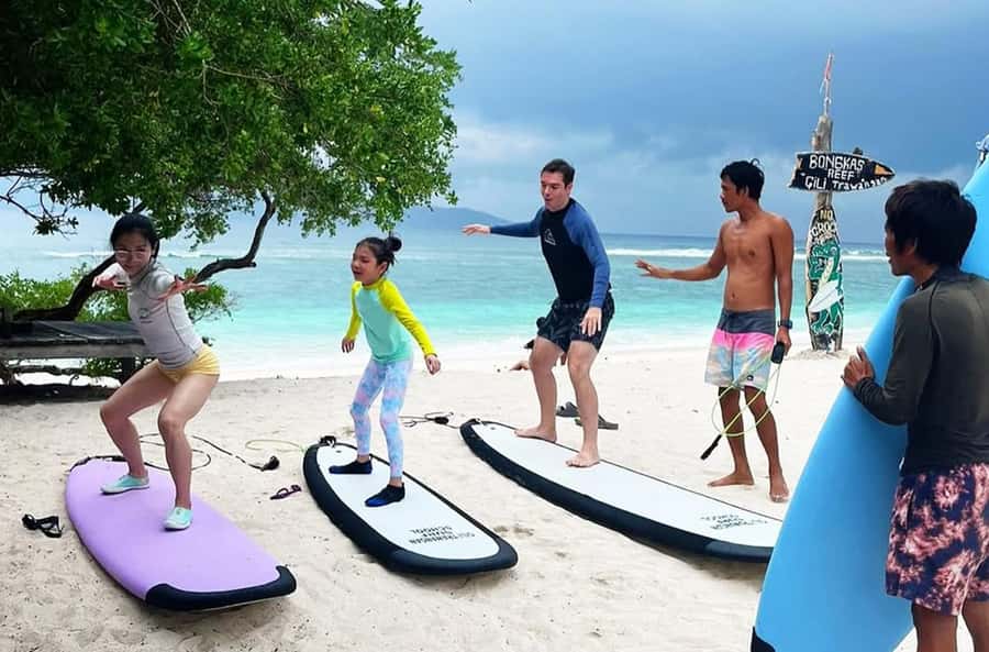 Gili Trawangan: Private Beginner & Intermediate Surf Lessons - Lesson options: instructor coaching or surfboard rental only
