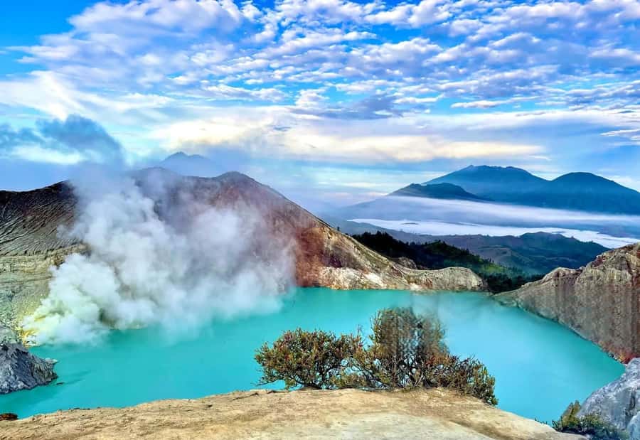 Ijen Crater Blue Fire Night Hike - Why Ijen Blue Fire Starts Before Dawn