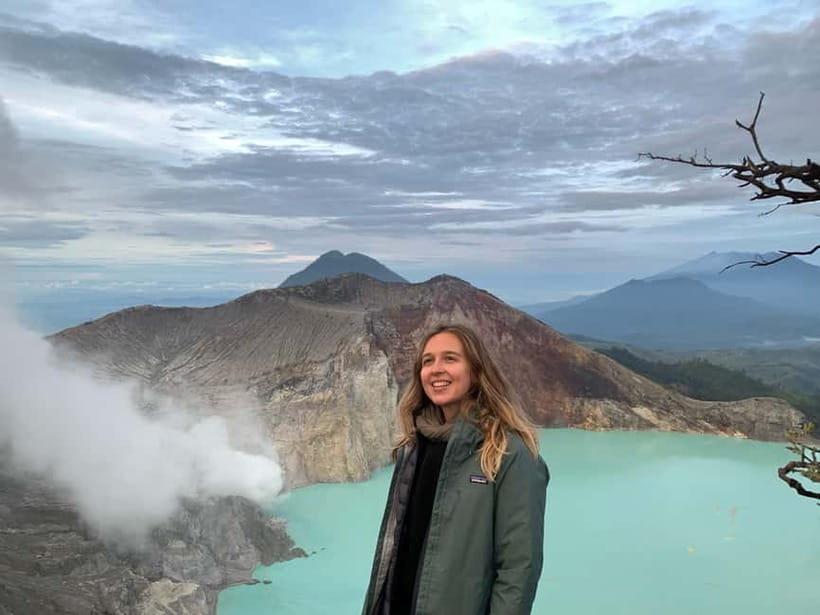 Ijen Volcano Midnight Hike with Blue Fire & Guide (SHARING) - Sulfur workers you pass along the way: strength you can see