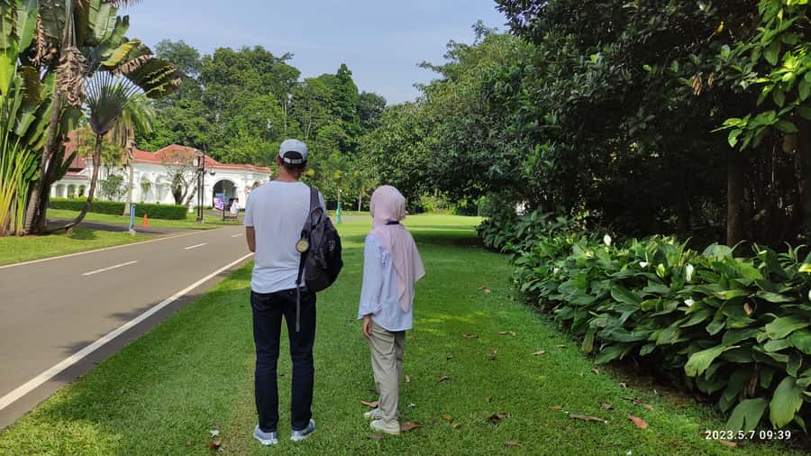 Jakarta : Botanical Garden, Waterfalls, and Rice Fields Tour - Timing, walking, and what to pack so the day stays pleasant
