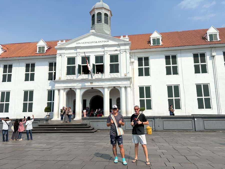 Jakarta City Tour with Heritage of Old Batavia and Museum - Merdeka area photo stop: Monument National and the Presidential Palace pass-by