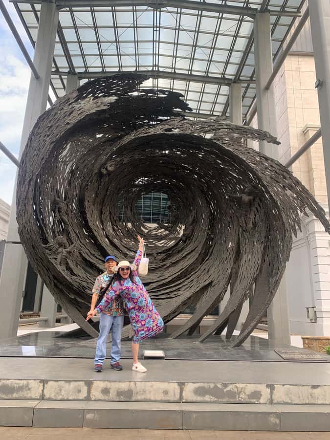 Jakarta City Tour with Heritage of Old Batavia and Museum - Glodok Chinatown: street life, heritage buildings, and walking