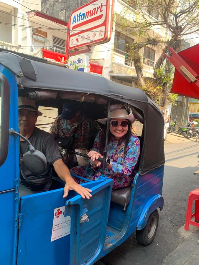 Jakarta City Tour with Heritage of Old Batavia and Museum - Pinangsia: shopping plus a workshop and class stop