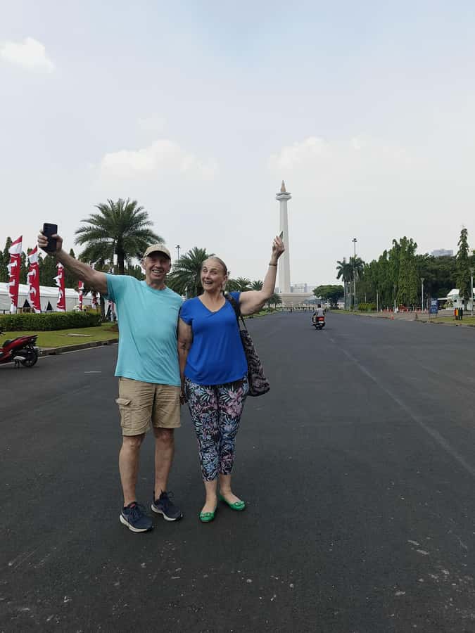 Jakarta Half Day Heritage Tour of Old Batavia - Menteng 01 Pagi school photo stop, a quick reality-check moment