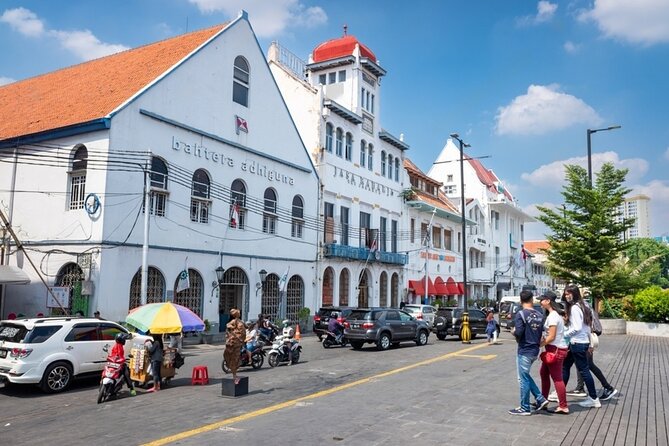 Jakarta: Half-Day Highlights Tour - Istiqlal Mosque and Jakarta Cathedral: Two Major Buildings, One Easy Route
