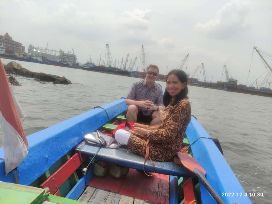 Jakarta: Highlights Capital City with Canal Boat Tour - Istiqlal Mosque and Cathedral Church: Big Symbols, Real Understanding