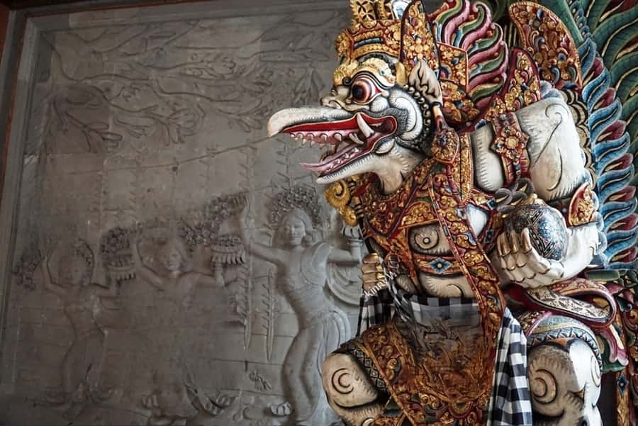 Jakarta: Jakarta Culture and Landmarks Full-Day Tour - Jalan Surabaya Antique Market: a quick walk for interesting finds