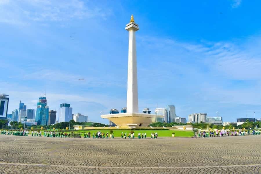 Jakarta: Jakarta Culture and Landmarks Full-Day Tour - Merdeka Square and Monas: independence, architecture, and perspective