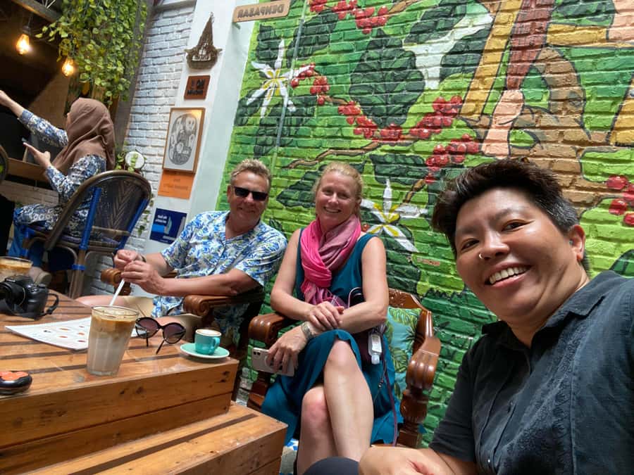 Jakarta: Like a Local Customized Guided Tour - How the walking tour works, and when transport helps