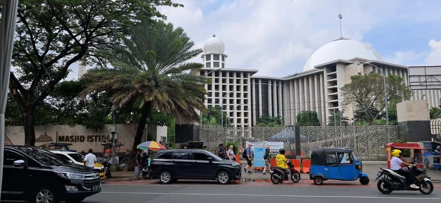 Jakarta: Private Car Charter with Professional Driver - Breaks, photo stops, and free time: how not to waste your day