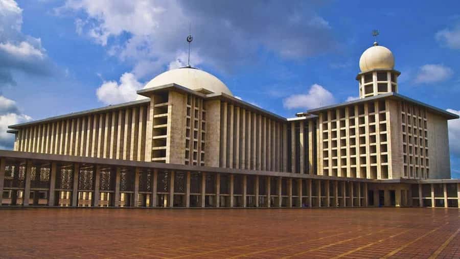 Jakarta: Private Full-Day Guided Tour Highlight of Jakarta - Istiqlal Mosque and Jakarta Cathedral: faith landmarks, different styles, same respect