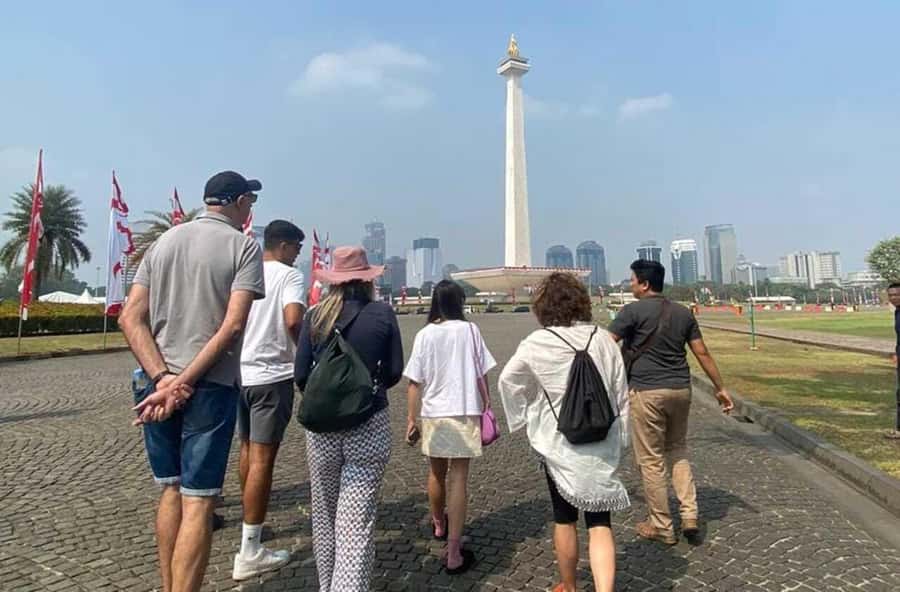 Jakarta: Private Full-Day Guided Tour Highlight of Jakarta - Merdeka Square and the National Monument: the fastest path to Indonesia’s story