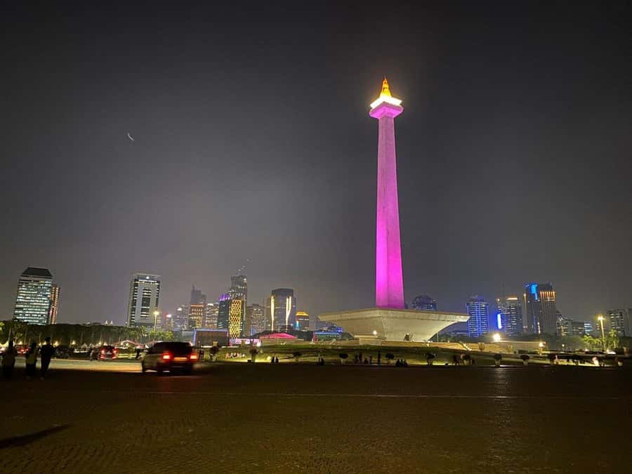 Jakarta: Private Guided Sightseeing & Street Food Night Tour - A 4.5-hour night loop that starts at your hotel