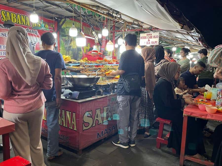 Jakarta: Private Guided Sightseeing & Street Food Night Tour - Old Town Batavia: Dutch-era canals, Dutch Town architecture, and a slower feel