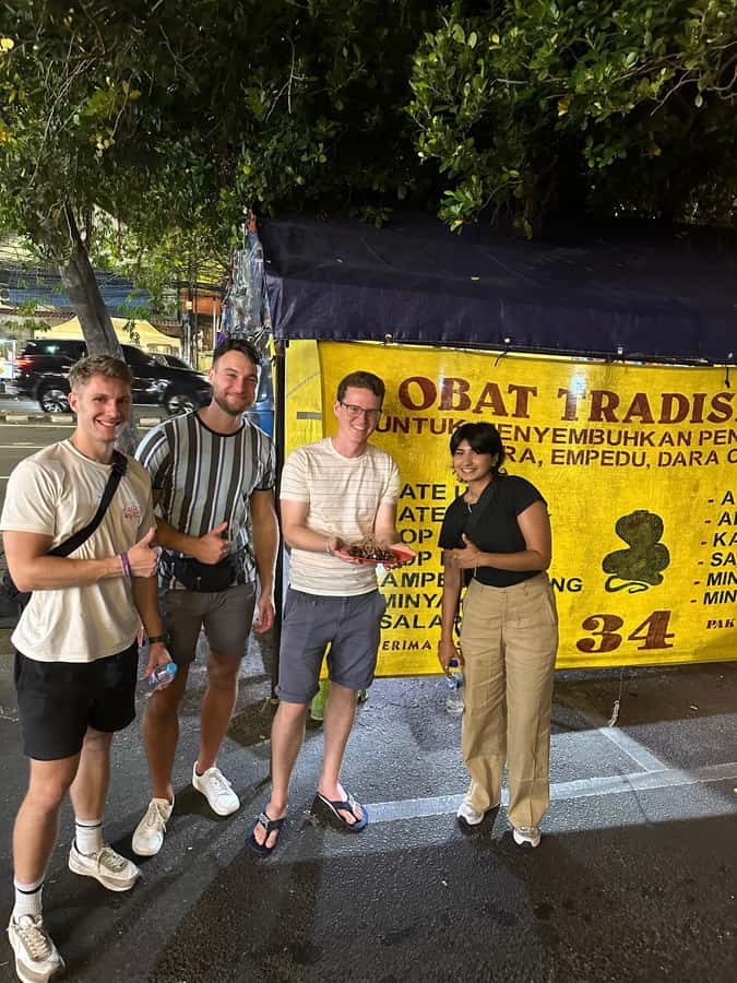 Jakarta: Street Food Tour with a Local Guide - Glodok Chinatown Markets, Where Sweet and Fried Take Over