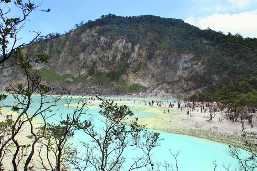 Jakarta: Volcano, Suspension Bridge, and Hot Spring Tour - Hot Springs in Ciwidey: A Mineral Soak That Changes the Mood