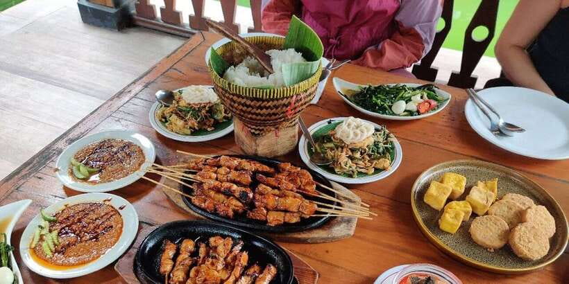 Jakarta: Volcano, Tea/Rice Fields, Hot Spring, Local Food - Fruit paradise, snakeskin fruit, and seeing farmers at work