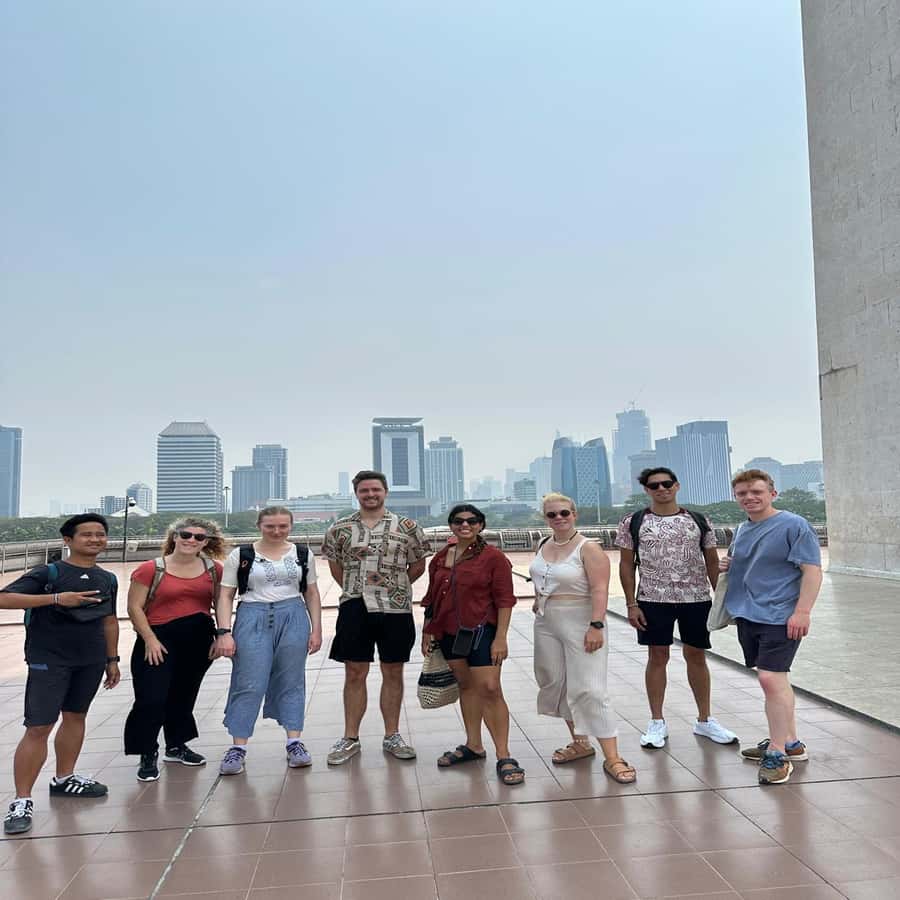 Jakarta Walking Tour: Explore Jakarta as the Locals do - Glodok Chinatown Market Time and Vihara Dharma Bhakti