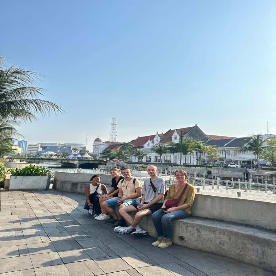 Jakarta Walking Tour: Explore Jakarta as the Locals do - Istiqlal Mosque Inside Visit, Outfit Changes and Quiet Focus