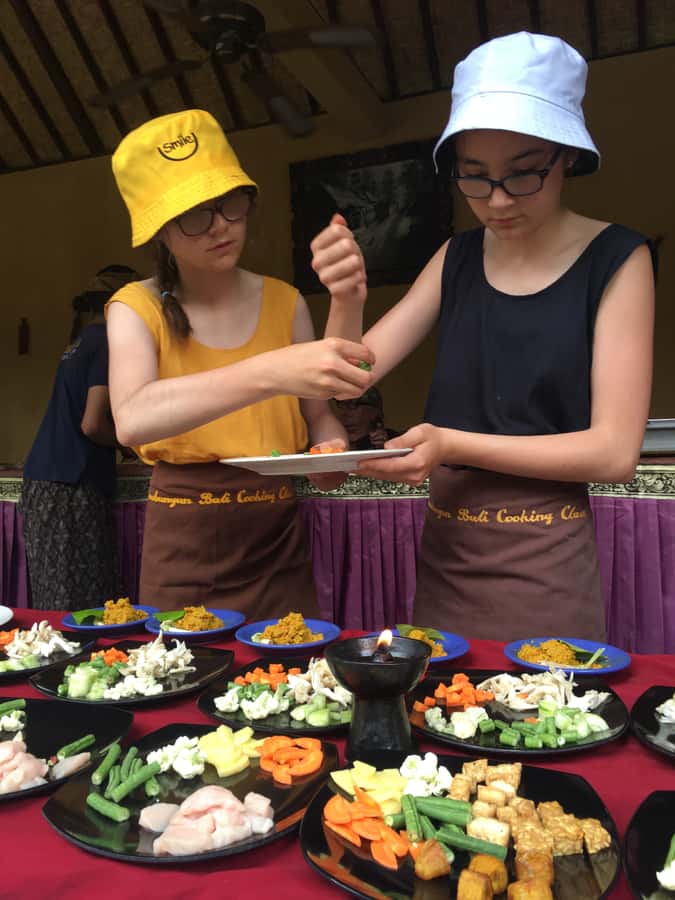 Jambangan bali cooking class with morning market tour - Lunch and Dinner in the Warung and Garden: Eat What You Made