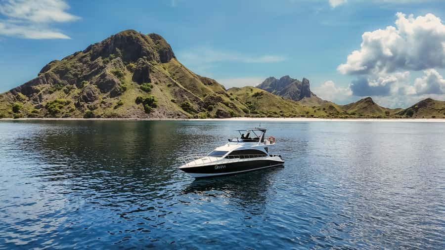 Komodo Full Day Speedboat Tour from Labuan Bajo - Timing, shared pickup, and how the day flows