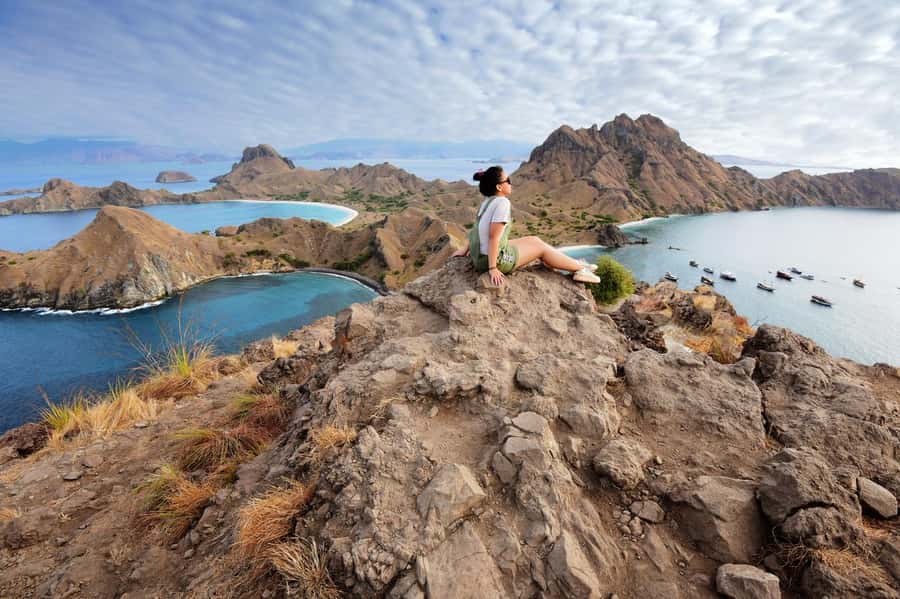 Komodo Island: Komodo Dragons & Islands Day Tour - Taka Makassar and Kanawa Island: where the day shifts from action to reef time