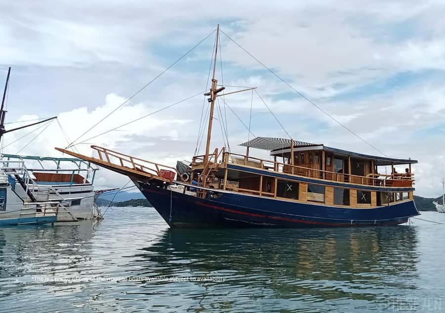 Komodo Island: Private 3-Day Tour with Boat and Hotel Stay - Food, drinks, and the guide-led pace