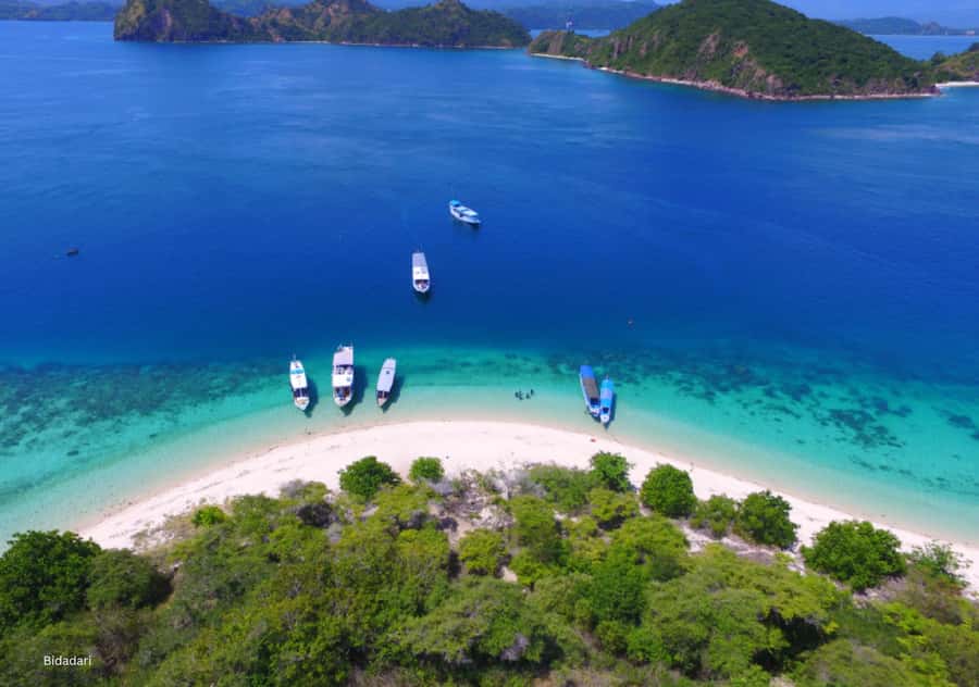 Komodo Islands: Private 2-Day Wooden Boat Tour - The real feel of a private Komodo wooden boat tour from Labuan Bajo