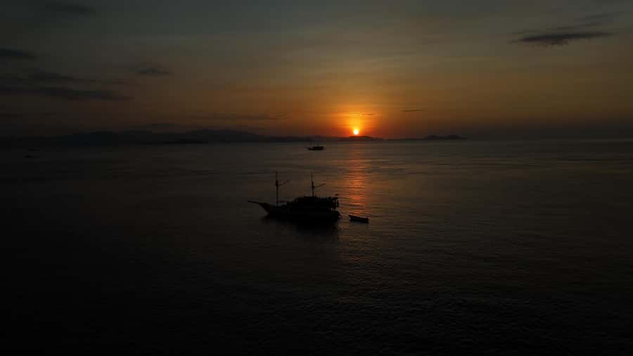 Labuan Bajo: 2 Nights Komodo Liveaboard on Phinisi Boat - Getting to the Boat: Pickup Windows and the Start Checklist