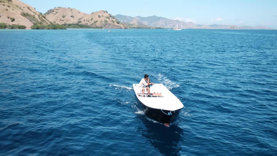 Labuan Bajo: 2 Nights Komodo Liveaboard on Phinisi Boat - Snorkeling Over Komodo’s Reefs: What’s Included and What to Bring
