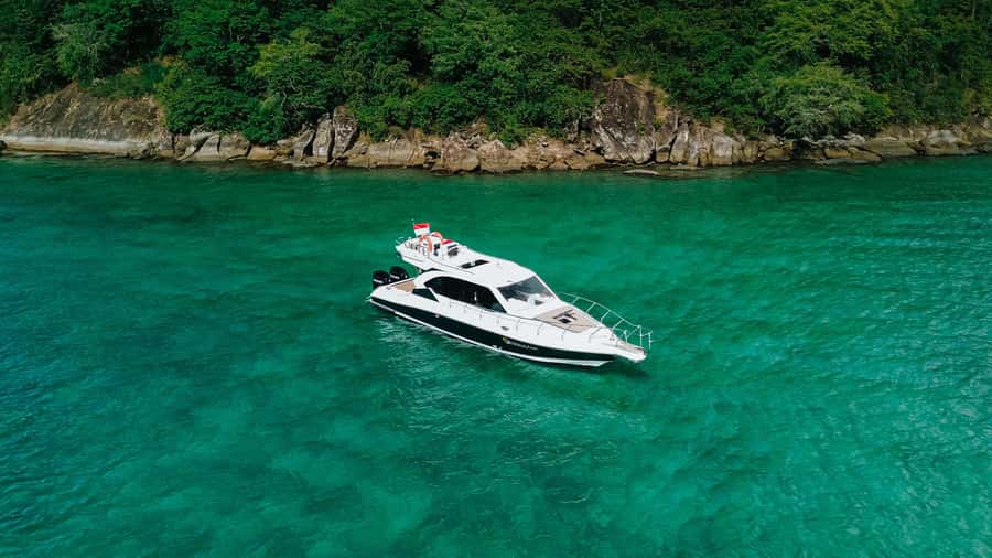 Labuan Bajo: Komodo National Park Full-Day Speedboat Tour - Price and value: what $92 includes, and what costs extra