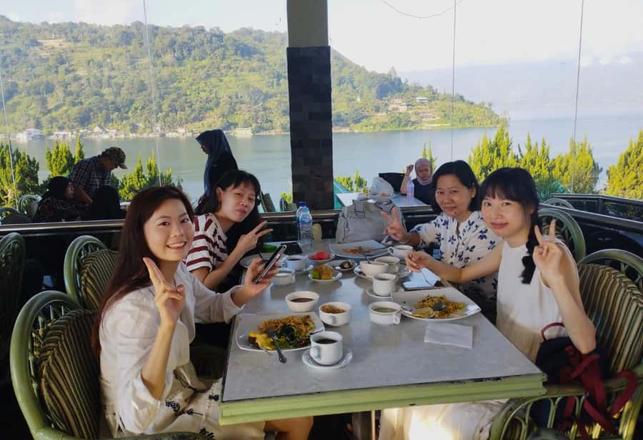 Lake Toba Fullday Tour from Medan - A 14-hour loop from Medan to Parapat, Samosir, and back
