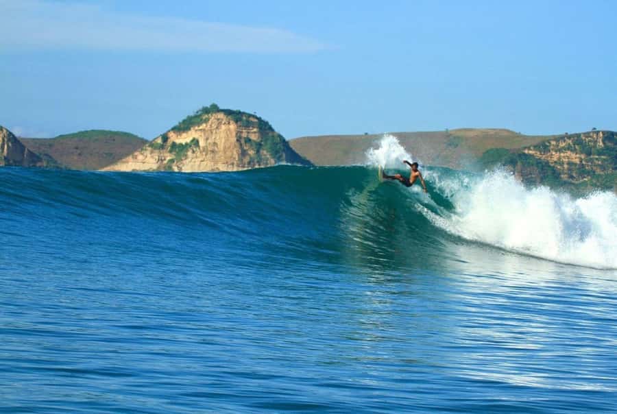 Lombok Epic: Exclusive Surfing, Beaches, and Sunset Hills - Mawun Beach reset: calm water and low-key swimming