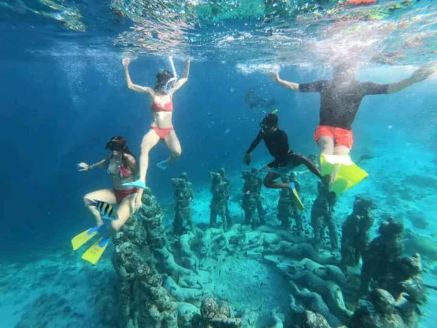 Lombok : Gili Islands Private Snorkeling Tour - The Private Boat Ride and the Glass-Bottom Question