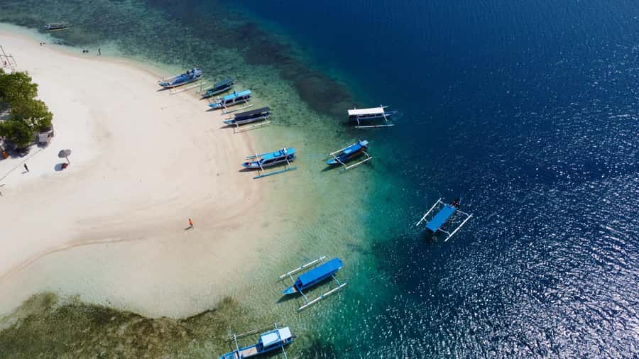 Lombok: Gili Nanggu, Sudak, & Gili Kedis Private Snorkeling - Guides and boat crew: what the best days feel like