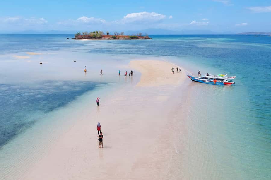 Lombok: Pink Beach, Gili Petelu & Private Snorkeling Tour - Gili Gambir: a final snorkeling session with more relaxation built in