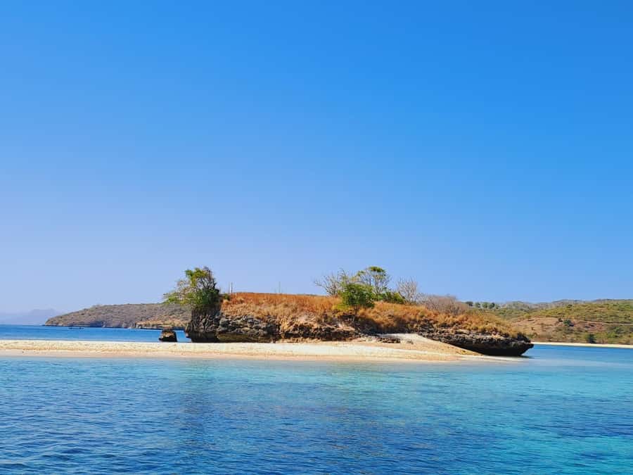 Lombok: Pink Beach, Snorkeling, & Tanjung Ringgit Tour - Pink Beach 2 (Segui Beach): Rinjani Views and a Longer Relax Feeling