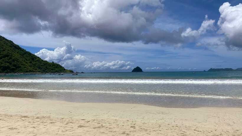 Lombok : Privat Tour Sasak Culture, Nuture & South Beach - Beach Stop 2: Mawun Beach, Clear Water and a Calm Cove